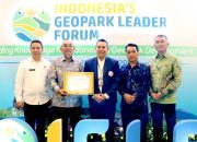 Bupati Simalungun Teken Komitmen Geopark dan Terima Apresiasi Toba Caldera UGG