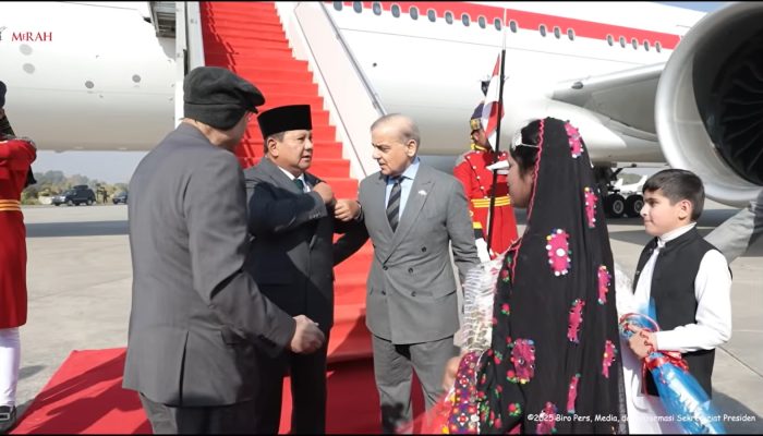 PM dan Presiden Pakistan Jemput Presiden Prabowo di Islamabad