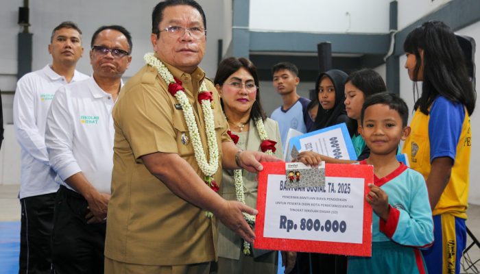 Wali Kota Wesly Hadiri Kampanye Sekolah Sehat 2025, Serahkan Bantuan Pendidikan