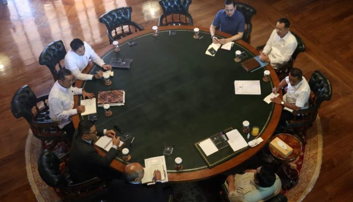 Presiden Prabowo Bahas Kampung Haji dan Pemulihan Sumatra di Hambalang