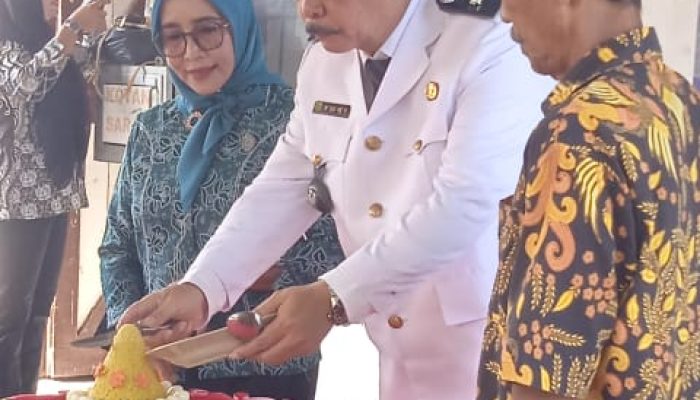 Usai Upacara Hari Desa Nasional ke-60, Pemdes N.6 Aek Nabara Gelar Pemotongan Tumpeng