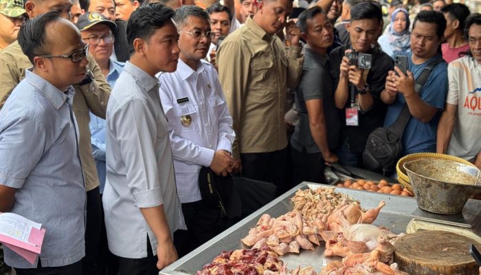 Wapres Gibran Kunjungi Tasikmalaya: Tinjau Pasar Rakyat hingga Pesantren Berbasis AI