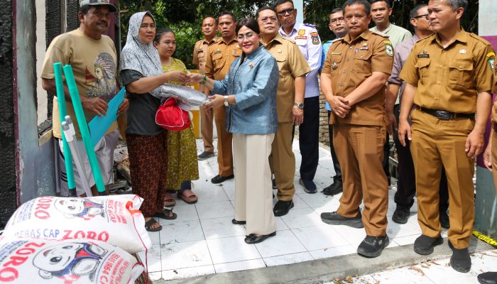 Wali Kota Siantar Serahkan Bantuan untuk Korban Kebakaran 