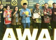 Bupati Simalungun Terima Penghargaan UHC Madya