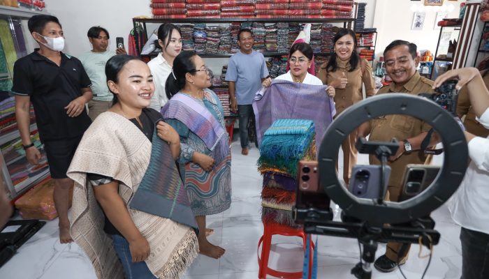Kunjungi UMKM, Ny Liswati Apresiasi Produk Lokal Siantar