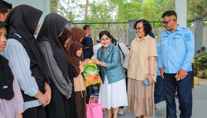 Ketua TP PKK Pematangsiantar Hadiri Punggahan di Dishub, Santuni Anak Yatim