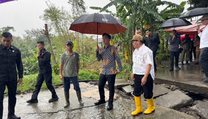 Wapres Gibran Tinjau Tanah Bergerak di Semarang