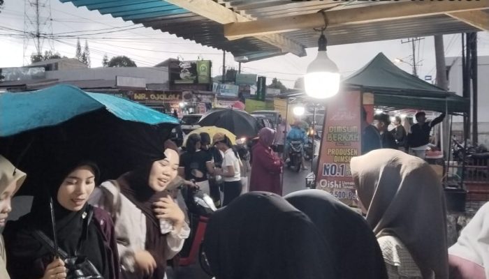 Pemkab Dairi Diminta Tertibkan Pedagang Takjil di Jalan SM Raja