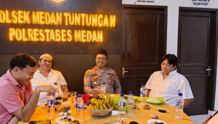 Polsek Medan Tuntungan dan Pengelola Pasar Induk Lau Cih Buka Puasa Bersama