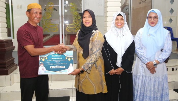 Herlina Hadiri Safari Ramadhan, Serahkan Santunan dan Dana Hibah