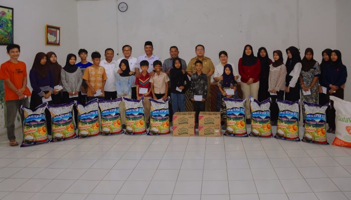 Wali Kota Wesly Silalahi Serahkan Bantuan Ramadhan ke Panti Asuhan Islamic Center