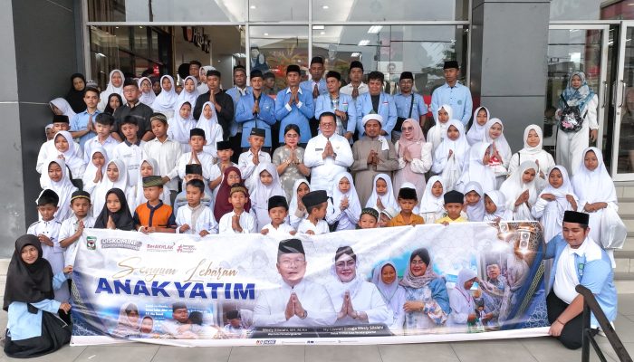 Wesly Silalahi Bawa Anak Yatim Belanja Lebaran di Ramayana