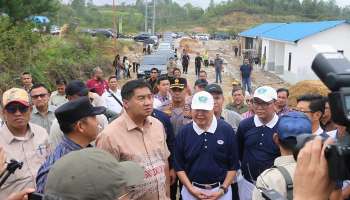Bupati Taput Dampingi Menteri PKP dan Mendagri Cek Progres Huntap di Adiankoting