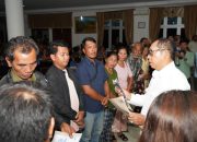 Bupati Taput Serahkan Bantuan Kemensos bagi Korban Bencana