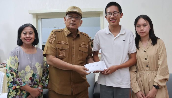 Tiga Siswa SMAN 1 Sidikalang Wakili Sumatera  Kompetisi Nasional di Bali, Dapat ‘Bekal Akademik’ dari Bupati
