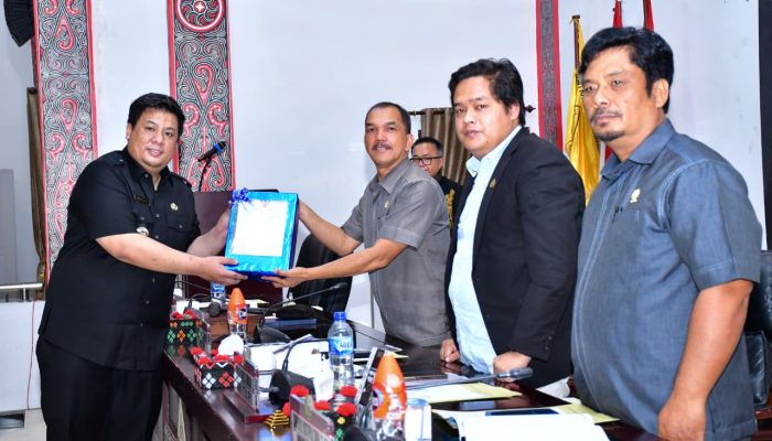 Bupati Samosir Paparkan LKPJ 2025 di Rapat Paripurna DPRD