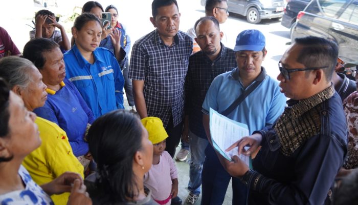 Bupati Taput Tinjau Ketersediaan Pupuk Bersubsidi di Pahae Julu dan Pahae Jae