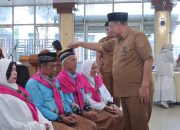 Vickner-Wahyu Tepung Tawar 17 Orang Calon Haji Kabupaten Dairi