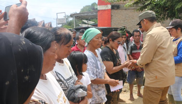 Bupati Taput Tinjau Lokasi Banjir dan Longsor di Simangumban, Instruksikan Penanganan Cepat