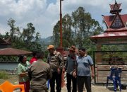 Bupati Vickner Sinaga Tinjau Jalan Rusak di Parimbalang