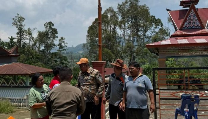 Bupati Vickner Sinaga Tinjau Jalan Rusak di Parimbalang