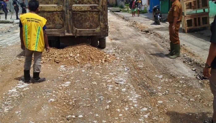 Pemkab Dairi Gerak Cepat Tambal Jalan Pakpak Sidikalang, Perbaikan Permanen Segera Menyusul