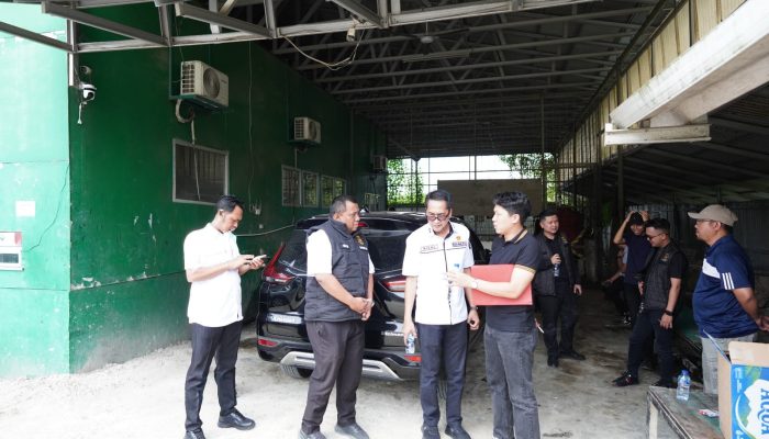 Kejati Sumsel Sita 14 Kendaraan dan 1 Excavator Milik PT KMM Terkait Dugaan Korupsi Distribusi Semen