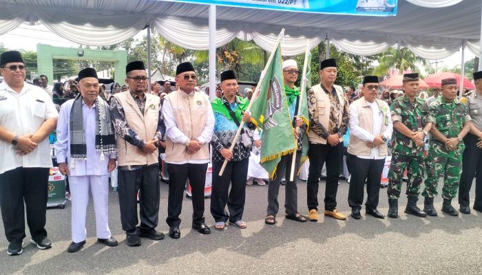 Pemkab Simalungun Lepas 100 Calhaj ke Tanah Suci