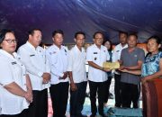Wabup Samosir Serahkan Bantuan untuk Korban Kebakaran di Simanindo
