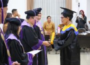 Wesly Silalahi Hadiri Wisuda 65 Lansia Sekolah Sidaya di Pematangsiantar