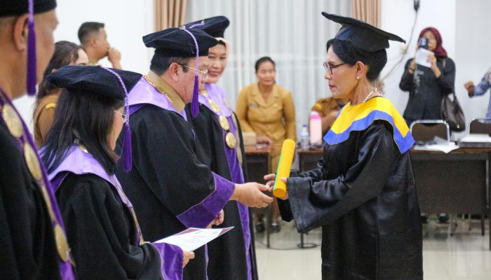 Wesly Silalahi Hadiri Wisuda 65 Lansia Sekolah Sidaya di Pematangsiantar