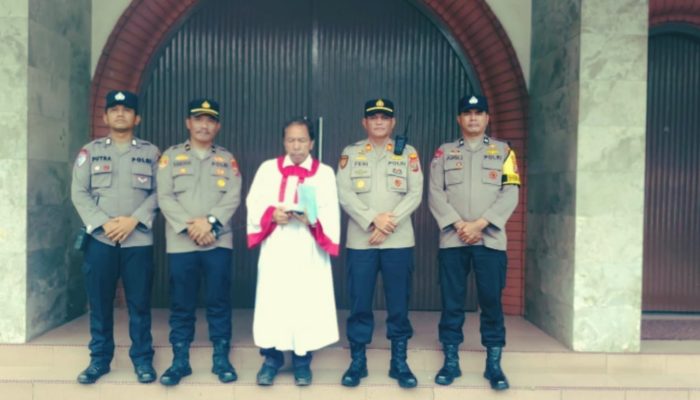 Kapolsek Medan Kota Pimpin Langsung Pengamanan Ibadah Kenaikan Yesus Kristus di HKBP Sudirman
