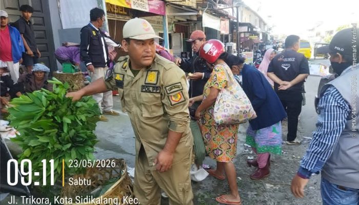 Satpol PP Dairi Tertibkan PKL Bandel di Pasar Sidikalang