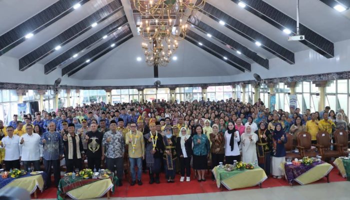 Menteri Wihaji Temui 800 Kader Pendamping Keluarga di Dairi