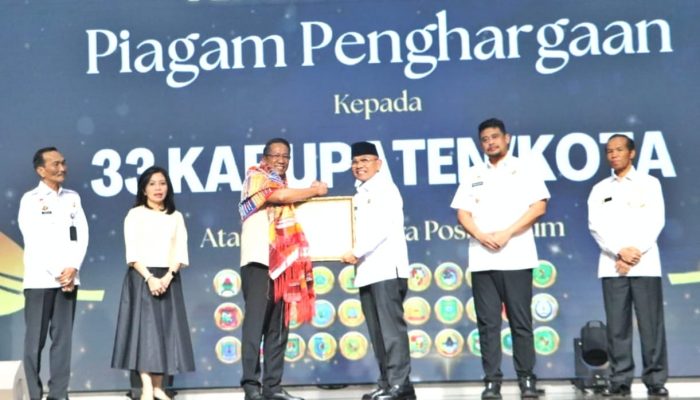 Bupati Simalungun Raih Penghargaan Menkum atas 413 Posbankum