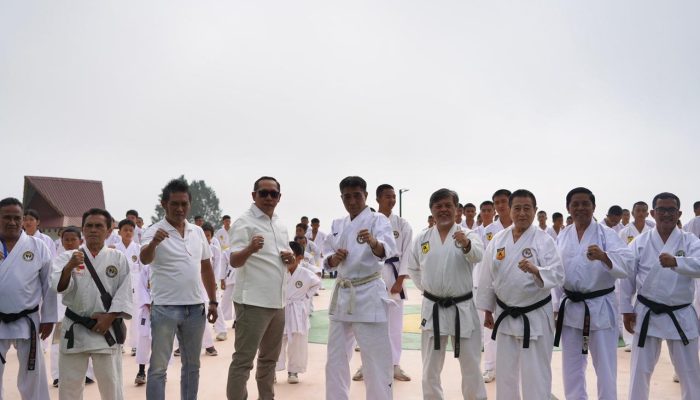 ‎Bupati JTP Hutabarat Resmikan Ujian Kenaikan Sabuk Kyu Wadokai, Diikuti 300 Karateka