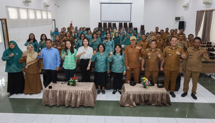 Liswati Silalahi Serahkan Bantuan Bibit dan Kompos untuk Perkuat Ketahanan Pangan Keluarga