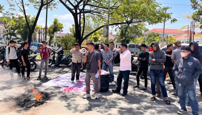 ‎Puluhan Massa PPR-SU Desak Kejati Sumut Usut Dugaan Penyimpangan Anggaran Dinas Pendidikan Labuhanbatu