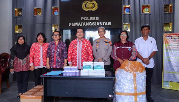Wali Kota Pematangsiantar Serahkan 1.000 Alat Tes Urine ke Polres