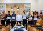 Wali Kota Pematangsiantar Beri Penghargaan kepada 5 OPD Berprestasi dalam Evaluasi AKIP 2026
