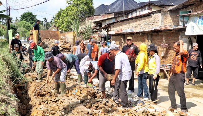 Gotong Royong Massal Percepat Pemulihan Serbelawan Pascabanjir