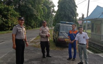Bhabinkamtibmas Amankan Arus Pagi, Pengendara Tanpa Helm Ditegur