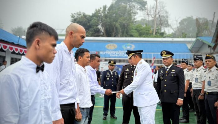 HUT ke-81 RI, Bupati JTP Hutabarat Serahkan  654 Warga Binaan Taput Terima Remisi