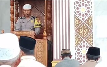 Jadi Khatib Jumat, Bhabinkamtibmas Polsek Bosar Maligas Ajak Jaga Toleransi