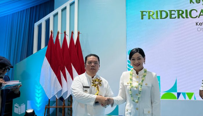 Wesly Terima KEJAR Award dari OJK