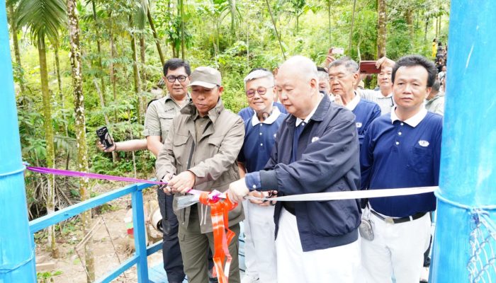 Bupati Taput Resmikan Jembatan Cinta Kasih Aek Poring