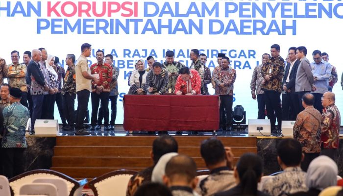 Wesly-Timbul Teken Komitmen Antikorupsi Bersama KPK