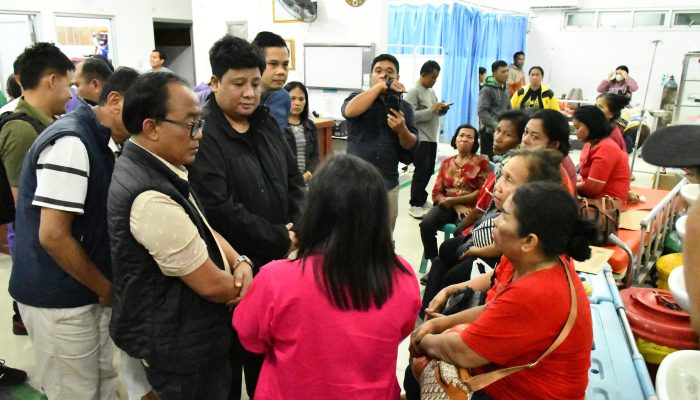 Bupati- Wabup  Samosir Tanggung Biaya Perawatan Korban Kecelakaan Bus Wisata