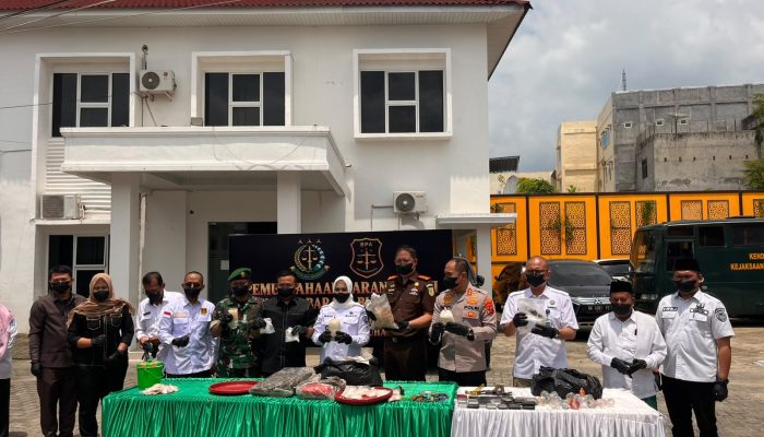 Kejari Labuhanbatu Musnahkan Barang Bukti dari 389 Perkara