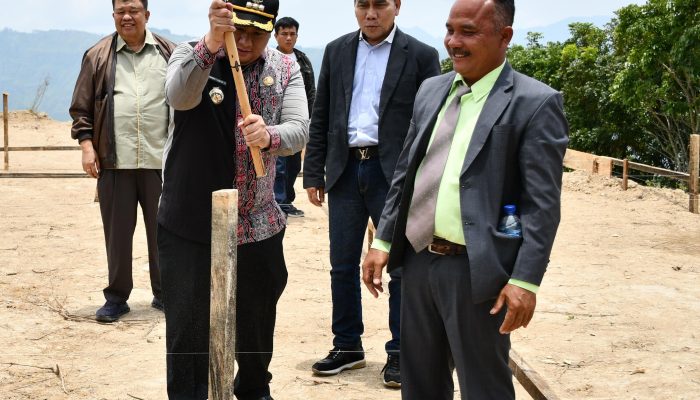 Bupati Samosir Dukung Pembangunan Monumen Toga Gultom